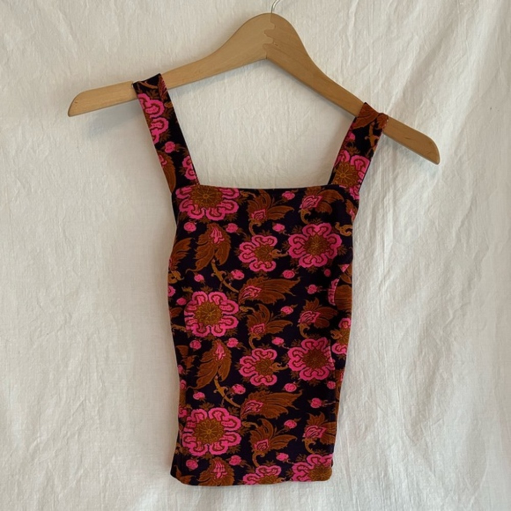 Elegant Floral Tank Top in Pink and Brown